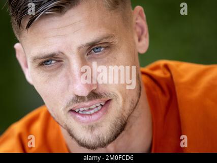 DOHA - Holland goalkeeper Andries Noppert during a media moment of the Dutch national team at the Qatar University training complex on December 6, 2022 in Doha, Qatar. The Dutch national team is preparing for the quarterfinal match against Argentina. ANP KOEN VAN WEEL netherlands out - belgium out Stock Photo