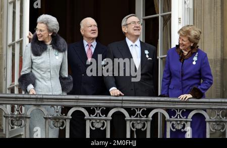 Queen Margrethe of Denmark celebrates 40 years on the throne. The Danish royal family and their guests watch the changing of the guard in Amalienborg Palace Square, from the balconies of Christian IX Palace, Amalienborg and waves to the many people on the castle square. In pic. Princess Benedikte, Prince Richard, King Konstantin and Queen Anne-Marie.  (Jens Dresling/POLFOTO) Stock Photo