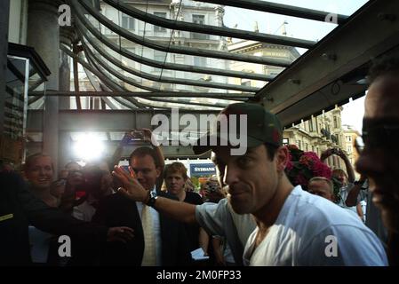 Copenhagen, Denmark. Robbie Williams arriving in Copenhagen at the Hotel D'Angleterre. RW will play in 'Parken' . The concert is sold out and 45 000 fans are getting ready for the party. Stock Photo