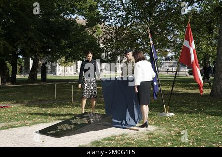 Crown Princess Mary and Australian Ambassador to Denmark Mary Ellen Miller during the inauguration of the Australian War Memorial in Denmark in the Churchill Park in Copenhagen. Thursday, September 17, 2020. The Australian War Memorial honors the Australian military and service personnel who contributed to the liberation of Denmark during World War II and the fallen Australian soldiers from the First World War, as well as it emphasises the common military history and the common freedom and democracy values that Australia and Denmark share. (Photo Keld Navntoft / Ritzau Scanpix) Stock Photo