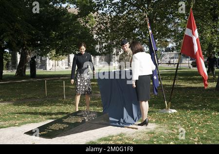 Crown Princess Mary and Australian Ambassador to Denmark Mary Ellen Miller during the inauguration of the Australian War Memorial in Denmark in the Churchill Park in Copenhagen. Thursday, September 17, 2020. The Australian War Memorial honors the Australian military and service personnel who contributed to the liberation of Denmark during World War II and the fallen Australian soldiers from the First World War, as well as it emphasises the common military history and the common freedom and democracy values that Australia and Denmark share. (Photo Keld Navntoft / Ritzau Scanpix) Stock Photo