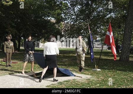 Crown Princess Mary and Australian Ambassador to Denmark Mary Ellen Miller during the inauguration of the Australian War Memorial in Denmark in the Churchill Park in Copenhagen. Thursday, September 17, 2020. The Australian War Memorial honors the Australian military and service personnel who contributed to the liberation of Denmark during World War II and the fallen Australian soldiers from the First World War, as well as it emphasises the common military history and the common freedom and democracy values that Australia and Denmark share. (Photo Keld Navntoft / Ritzau Scanpix) Stock Photo