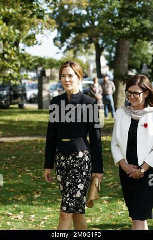 Crown Princess Mary and Australian Ambassador to Denmark Mary Ellen Miller during the inauguration of the Australian War Memorial in Denmark in the Churchill Park in Copenhagen. Thursday, September 17, 2020. The Australian War Memorial honors the Australian military and service personnel who contributed to the liberation of Denmark during World War II and the fallen Australian soldiers from the First World War, as well as it emphasises the common military history and the common freedom and democracy values that Australia and Denmark share. (Photo Keld Navntoft / Ritzau Scanpix) Stock Photo