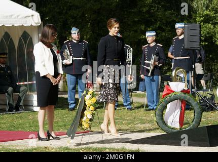 Crown Princess Mary and Australian Ambassador to Denmark Mary Ellen Miller during the inauguration of the Australian War Memorial in Denmark in the Churchill Park in Copenhagen. Thursday, September 17, 2020. The Australian War Memorial honors the Australian military and service personnel who contributed to the liberation of Denmark during World War II and the fallen Australian soldiers from the First World War, as well as it emphasises the common military history and the common freedom and democracy values that Australia and Denmark share. (Photo Keld Navntoft / Ritzau Scanpix) Stock Photo