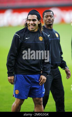 Manchester United player Carlos Tevez, left, is seen during a training session Monday Sept. 29, 2008 in Aalborg, ahead of their Champions League Group E match against Danish team Aalborg on Tuesday in Aalborg, Denmark. (AP Photo/Polfoto/Mick Anderson) ** ** DENMARK OUT ** Stock Photo