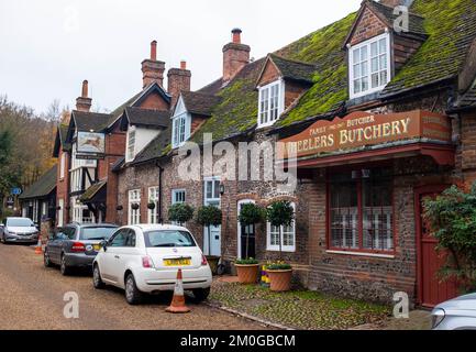 The Stag & Huntsman pub hotel in the village of Hambleden, Henley-on-Thames  Berkshire , England , UK Stock Photo