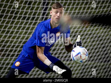 DOHA - Holland goalkeeper Andries Noppert during a training session of the Dutch national team at the Qatar University training complex on December 6, 2022 in Doha, Qatar. The Dutch national team is preparing for the quarterfinals against Argentina. ANP KOEN VAN WEEL Stock Photo