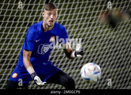 DOHA - Holland goalkeeper Andries Noppert during a training session of the Dutch national team at the Qatar University training complex on December 6, 2022 in Doha, Qatar. The Dutch national team is preparing for the quarterfinals against Argentina. ANP KOEN VAN WEEL Stock Photo