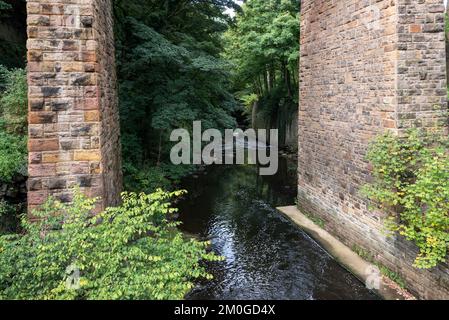 The River Goyt flowing beneath the arches of the Bridge near Torr Vale Mill in Torrs Riverside Park, New Mills, Derbyshire, England. Stock Photo