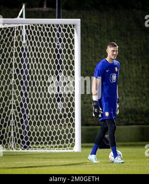 DOHA - Holland goalkeeper Andries Noppert during a training session of the Dutch national team at the Qatar University training complex on December 6, 2022 in Doha, Qatar. The Dutch national team is preparing for the quarterfinals against Argentina. ANP KOEN VAN WEEL Stock Photo