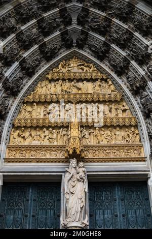 Detail over the main entrance door, Koln Cologne Catholic cathedral Dom, North rhine Westfalia, Germany Stock Photo
