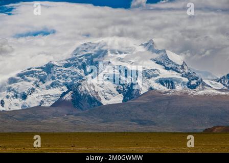 Mount Shishapangma, only mountain with more than 8000 m, along the southern route into Western Tibet, Asia Stock Photo