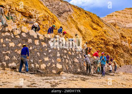 Road work on the Road from Lake Manasarovar to the kingdom of Guge, Western Tibet, Asia Stock Photo