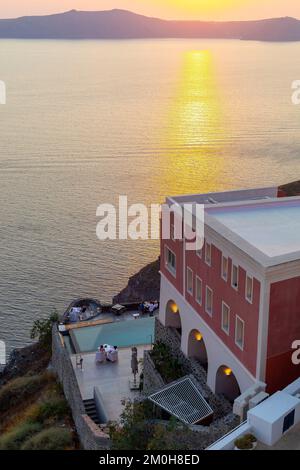 Greece, The Cyclades, Santorini island (Thera or Thira), village of Fira, couple dining on the terrace facing the bay of Santorini, at sunset Stock Photo