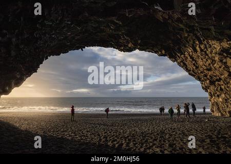 Iceland, Sudurland region, Reynisfjara beach, at the foot of the Reynisfjall mountain which separates Vik from Reynisfjara, figures in front of H?lsanefshellir, a cave accessible only by low tide Stock Photo