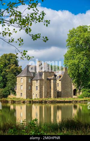 France, Ille-et-Vilaine, Maen Roch, Saint-Brice-en-Cogles, The Castles Walk hiking trail, 17th century La Motte castle Stock Photo