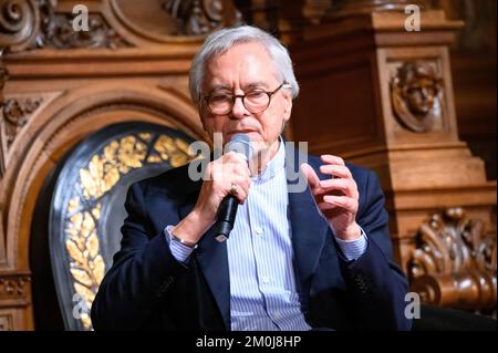 Hamburg, Germany. 06th Dec, 2022. Choreographer John Neumeier on stage in the Great Festival Hall. At the invitation of the Übersee-Club, four honorary citizens of the city come together for a discussion about the future of Hamburg. Credit: Jonas Walzberg/dpa/Alamy Live News Stock Photo