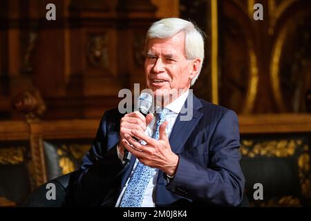 Hamburg, Germany. 06th Dec, 2022. Entrepreneur Michael Otto on stage in the Great Festival Hall. At the invitation of the Übersee-Club, four honorary citizens of the city come together to discuss the future of Hamburg. Credit: Jonas Walzberg/dpa/Alamy Live News Stock Photo