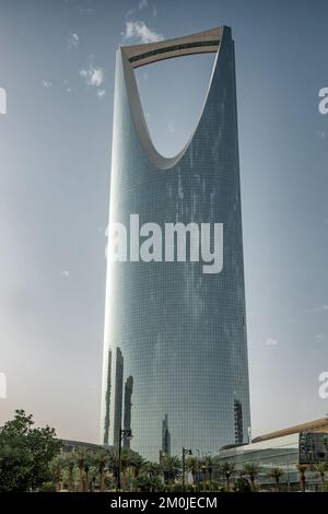 Kingdom Centre skyscraper in Riyadh Saudi Arabia. It houses a shopping mall, hotel, offices and luxury apartments. Stock Photo