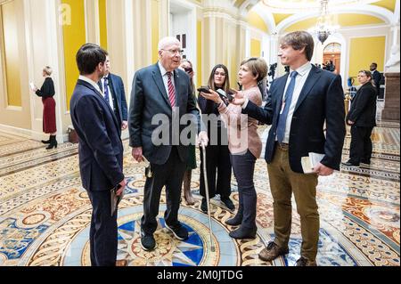 Washington, United States. 06th Dec, 2022. U.S. Senator Patrick Leahy (D-VT) speaks with reporters near the Senate Chamber at the U.S. Capitol. Credit: SOPA Images Limited/Alamy Live News Stock Photo