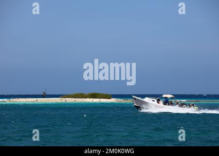 ORANJESTAD, ARUBA - JUNE 2, 2022: Water taxi taking guests to the private Renaissance island along Surfside beach in Oranjestad on Aruba Stock Photo