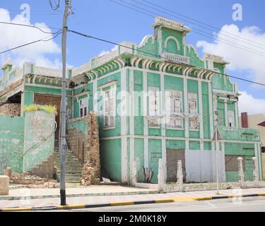 ORANJESTAD, ARUBA - JULY 17, 2022: An old dilapidated building along Wilhelminastraat in the city center of Oranjestad on Aruba Stock Photo