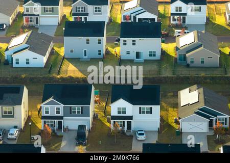 View from above of densely built residential houses in living area in South Carolina. American dream homes as example of real estate development in US Stock Photo