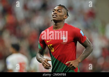 Rafael Leão de Portugal, comemora o seu gol com Raphael Guerreiro durante a  partida entre Portugal e Suíça, pelas oitavas de final da Copa do Mundo  FIFA Qatar 2022, no Estádio Lusail