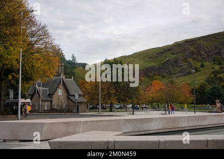People in Holyrood Park, at the base of Arthur's Seat and the Visitor’s Center, in autumn, Edinburgh, Scotland, UK. Stock Photo
