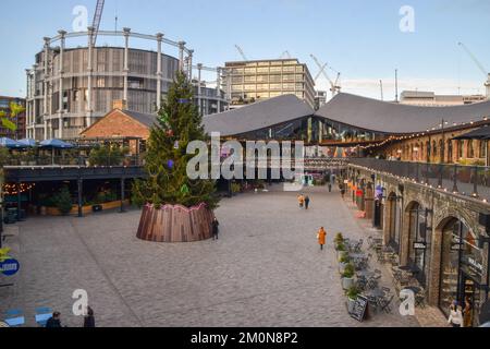 London, UK. 7th December 2022. Christmas tree at Coal Drops Yard shopping and restaurant complex in King's Cross. Stock Photo