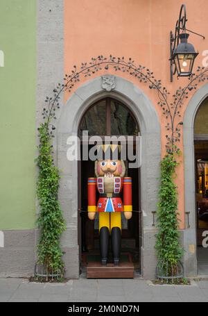 Nussknacker, Käthe Wohlfahrt Weihnachtshaus, Rothenburg ob der Tauber, Bayern, Deutschland Stock Photo