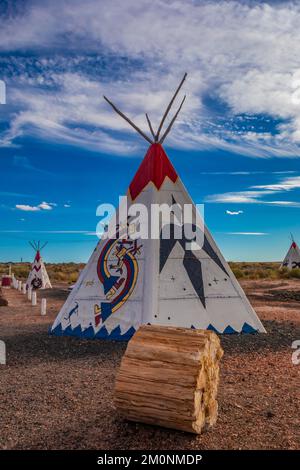 Tipi at Painted Desert Indian Center on Route 66 near Holbrook, Arizona, USA [No property release; editorial licensing only] Stock Photo