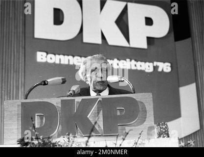 xThe Party Congress of the German Communist Party (DKP) on 19-21 March 1976 in Bonn. Max Reimann (KPD veteran) at the lectern, Germany, Europe Stock Photo