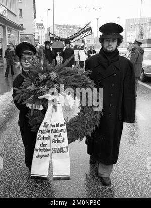 Young unemployed people demonstrated against unemployment and apprenticeship cuts in Solingen, Germany on 14.12.1074 Stock Photo