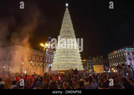 Madrid, Spain. 6th Dec, 2022. Supporters of the Moroccan soccer team celebrate their victory over Spain in the Qatar 2022 World Cup in Puerta del Sol. Hundreds of people gather on streets in the center of Madrid to celebrate Morocco's victory over Spain. (Credit Image: © Edgar GutiÃˆRrez/SOPA Images via ZUMA Press Wire) Stock Photo