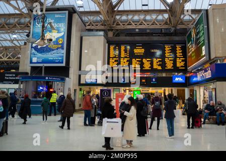 Information board in Charing Cross Railway Station, Westminster, London, UK. Passengers on concourse below information board. Southeastern terminus Stock Photo