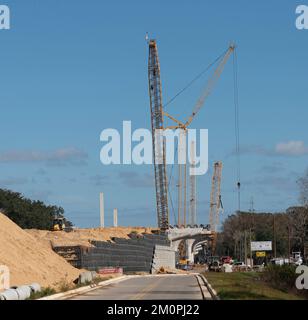 DeLand, Florida, USA. 2022. Construction work to build a new concrete bridge over St Johns River near DeLand, Florida, USA. Stock Photo