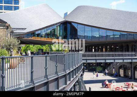 Thomas Heatherwick’s ‘kissing’ roofs of shopping mall at the Coal Drops Yard in King's Cross, London England United Kingdom UK Stock Photo
