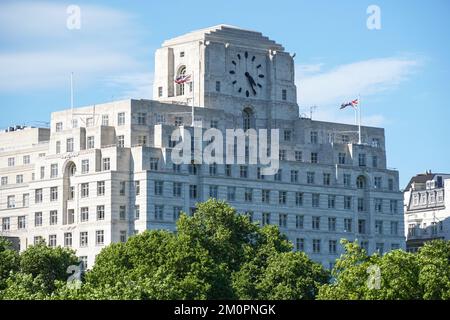 Shell Mex House (80 Strand), Embankment, London Stock Photo - Alamy