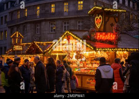 BONN, GERMANY - DECEMBER 6, 2022: A busy candy stall on the Christmas market Stock Photo
