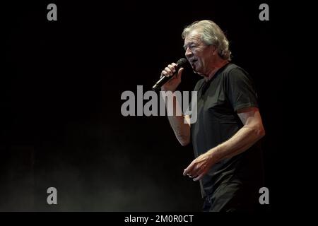LONDON, ENGLAND: Deep Purple perform at the O2 Arena. Featuring: Ian Gillan Where: London, United Kingdom When: 20 Oct 2022 Credit: Neil Lupin/WENN Stock Photo