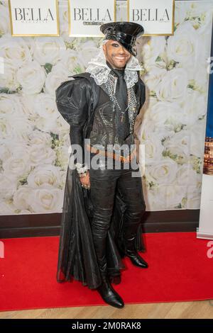 Popstar Aaron Paul attends the Bella Magazine Arts + Culture Cover ...