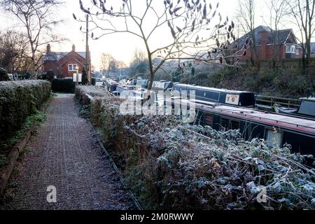 Saltisford Arm of the Grand Union Canal, early morning frosty, Warwick, Warwickshire, UK Stock Photo