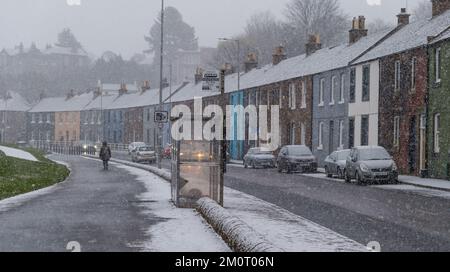 Edinburgh, Scotland, UK, 8th December 2022. UK Weather: snowing in the capital city. Pictured: snow falls at Granton. Credit: Sally Anderson/17�Թ����� Live News Stock Photo