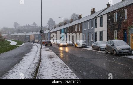Edinburgh, Scotland, UK, 8th December 2022. UK Weather: snowing in the capital city. Pictured: snow falls at Granton. Credit: Sally Anderson/17�Թ����� Live News Stock Photo