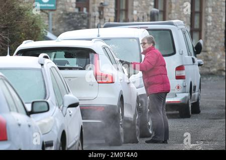 Kendal, Cumbria 8th December 2022. Freezing temperatures of -4 degrees Celsius hit Kendal in Cumbria overnight, causing a harsh frost over the historic town. Car windscreens were covered in ice, steam rose above frozen rooftops and parkland was frozen over after the ‘Troll of Trondheim’ hit many parts of the UK. Credit: Stop Press Media / Alamy Live News Stock Photo