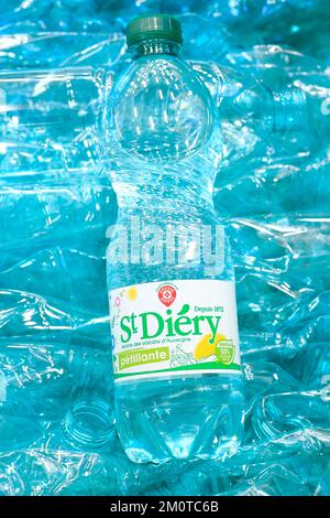 France, Puy de Dome, Saint Diery, naturally sparkling Saint Diery mineral water from the Renlaigue spring discovered in 1872, bottling plant (PET bottles, polyethylene terephthalate) Stock Photo