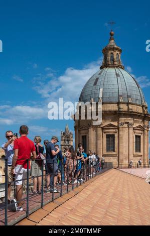 Italy, Sicily, Palermo, UNESCO World Heritage Zone, Notre-Dame-de-l'Assomption cathedral, tourists visiting the cathedral roofs Stock Photo