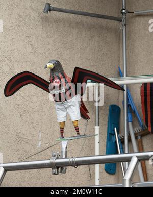 08 December 2022, Hessen, Frankfurt/Main: A plastic 'Eintracht eagle' is seen in front of cleaning equipment on a balcony in Frankfurt. Photo: Boris Roessler/dpa Stock Photo