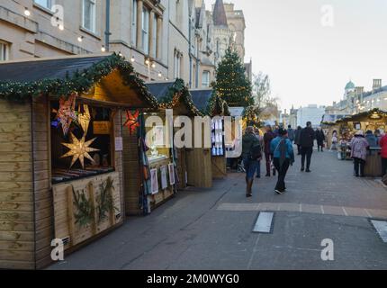 December 8th 2022. Oxford, UK. The Oxford Christmas Market returns to Broad Street, and is open until December 18th. The area on Broad Street accommodates .. stalls, where market traders offer unusual and handmade gifts and colourful decorations, and others serve food and hot drinks. Shops around the vicinity open late in order to catch the Christmas trade which could be challenging this year. The holiday season is forecast to see significant decline compared to the previous two years, when e-commerce sales saw a surge following the pandemic and lockdowns. Bridget Catterall/AlamyLiveNews Stock Photo